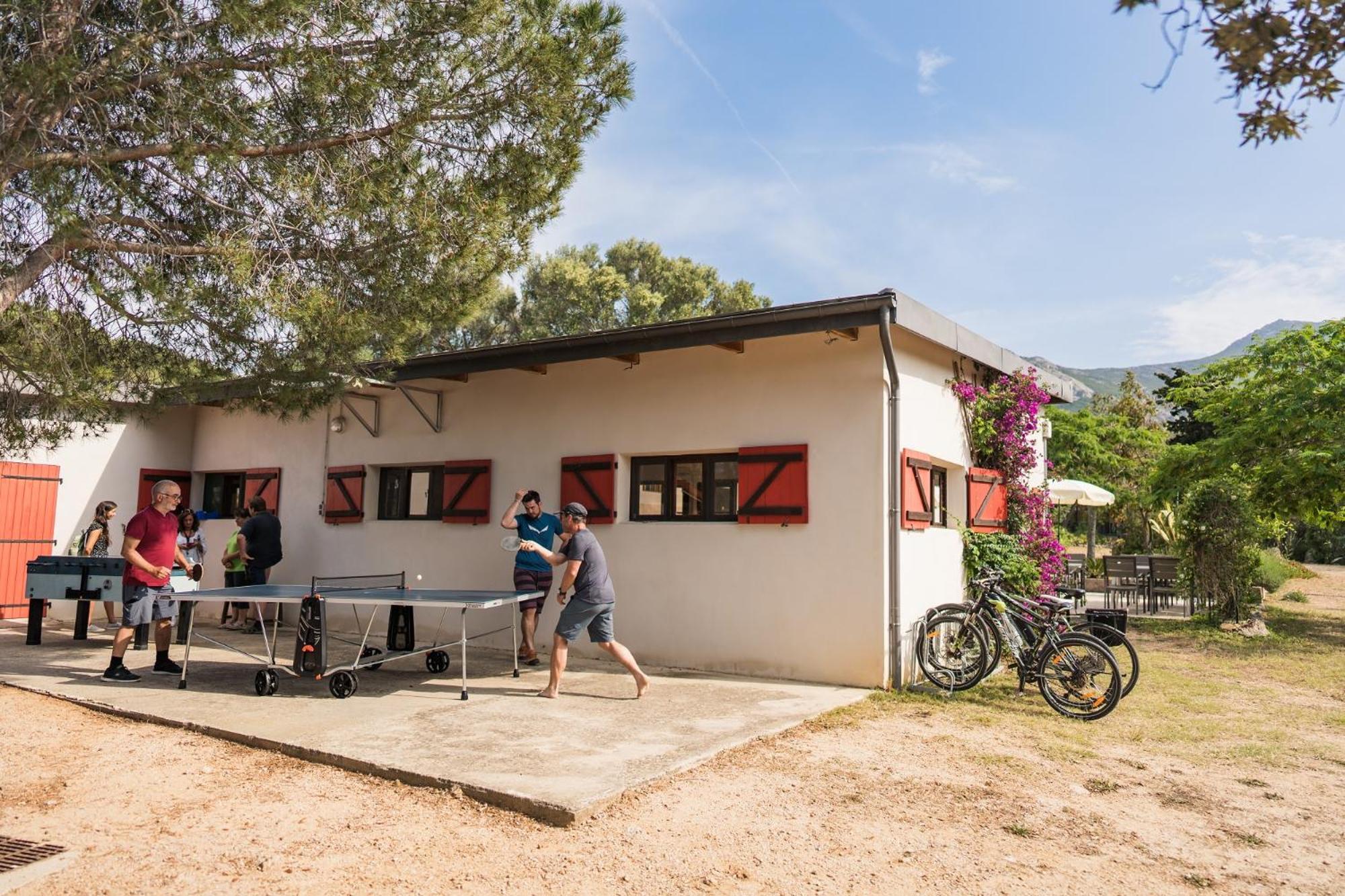 Feriendorf La Mora Кальви Экстерьер фото